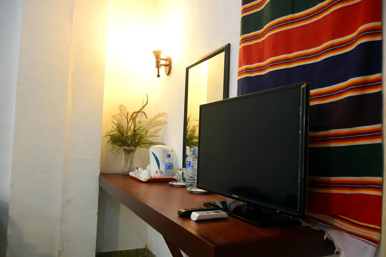 Rainbow Beach Hotel Negombo