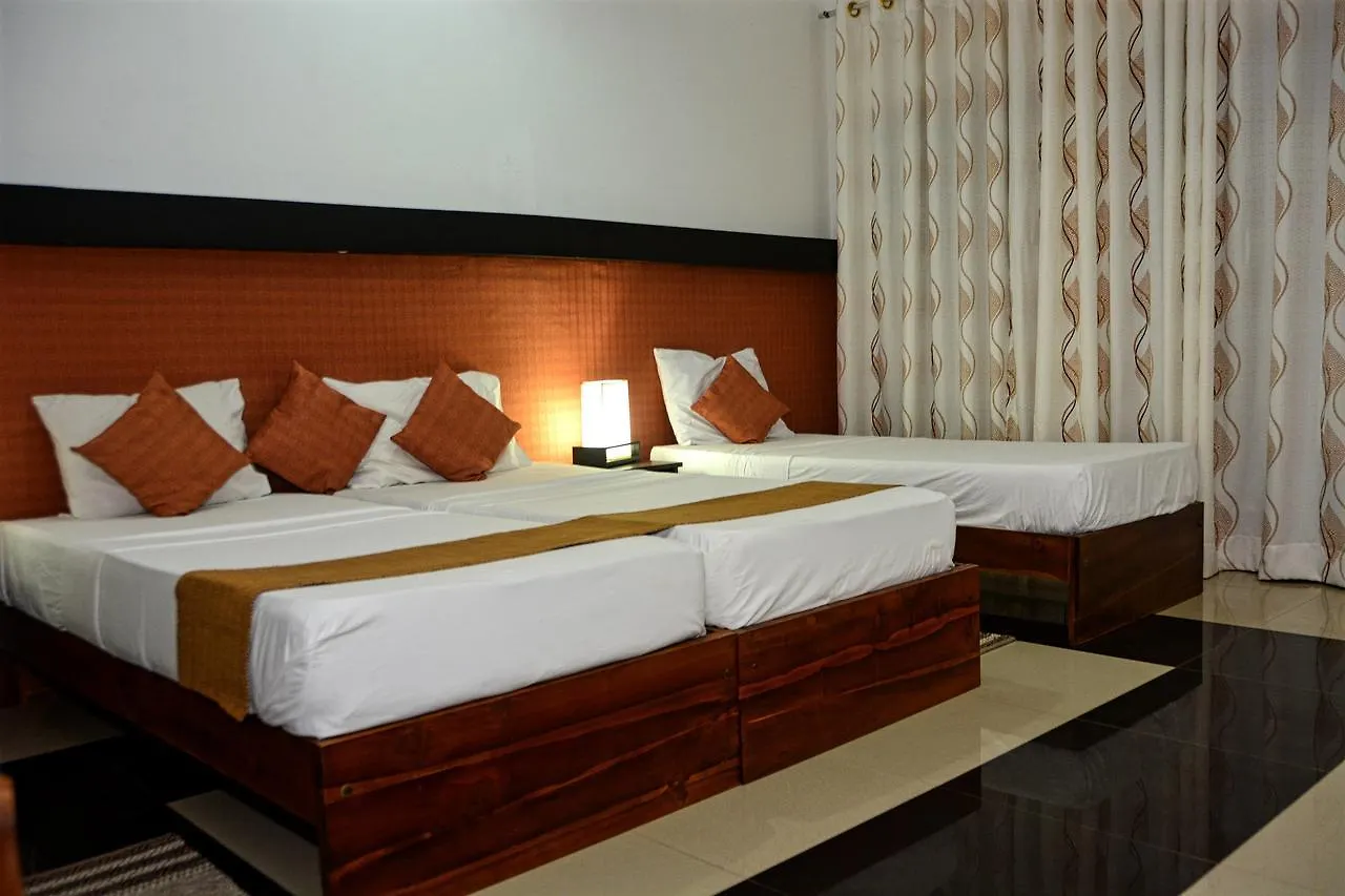 Rainbow Beach Hotel Negombo