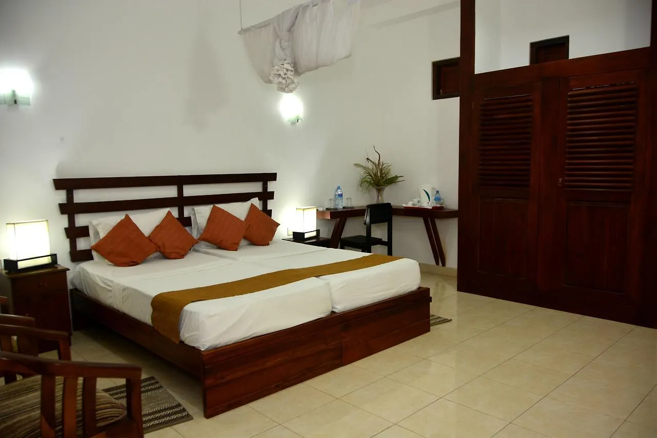Rainbow Beach Hotel Negombo