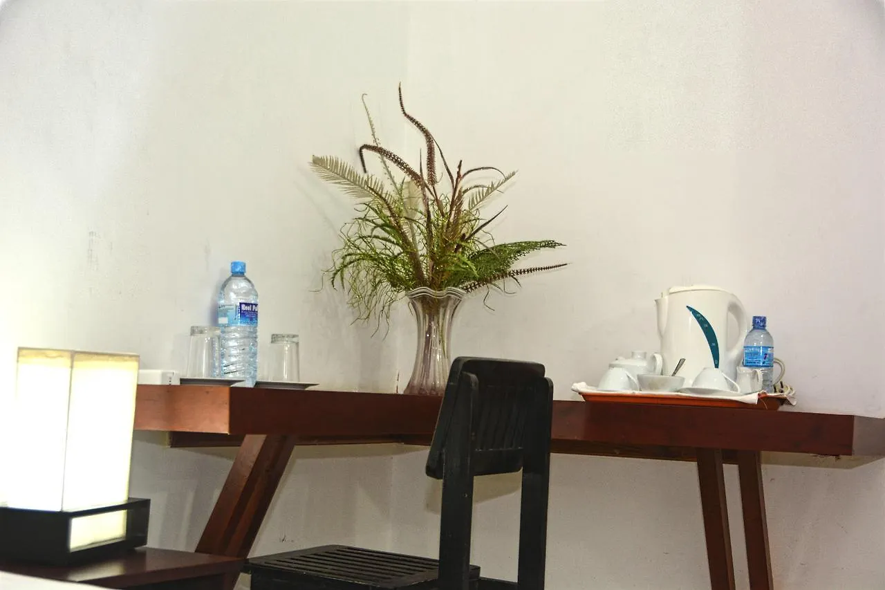 Rainbow Beach Hotel Negombo 0*,